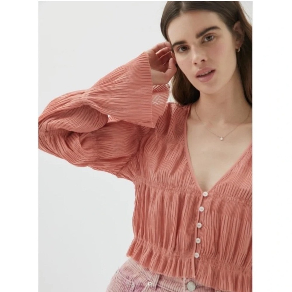 Urban Outfitters Plisse Pleated Cropped Blouse Terracotta Pink V-Neck Medium